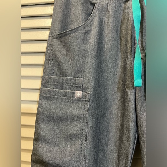 FIGS Kade Cargo Scrub Pants Graphite T21004P - Picture 12 of 13